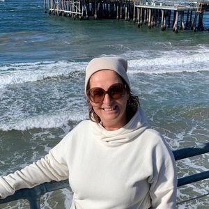 Meet your Posher, Mona